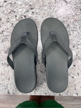 Vionic Men's Gray Rhinestone-Trim Flip-Flops